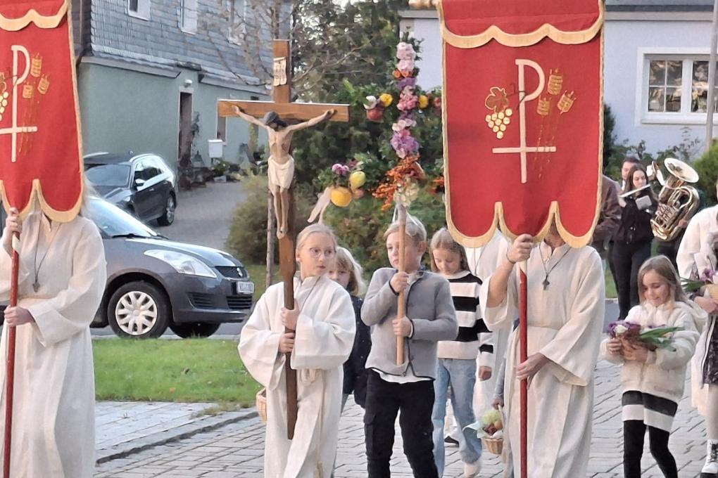 Pfarrei St. Stephanus Birnbaum, Erntekreuz, Kinder